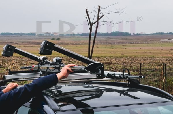 Altılı Kayak ve Snowboard Taşıyıcı Siyah