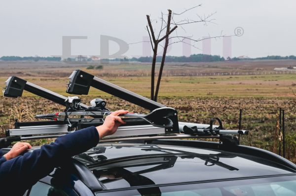 Dörtlü Kayak ve Snowboard Taşıyıcı Siyah